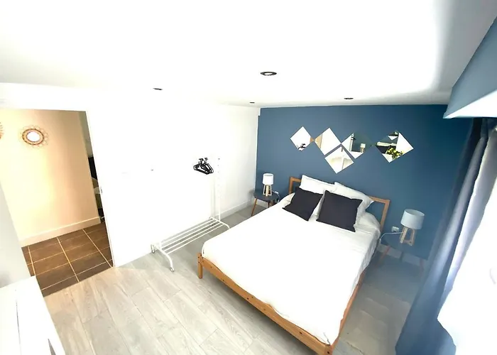 Jolie Individuel, Dans Un Quartier Calme Tres Proche De La Plage. Hendaye